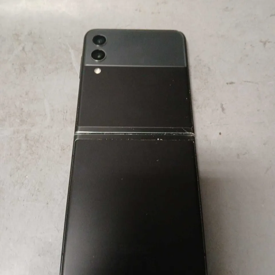 SAMSUNG GALAXY FLIP IN BLACK