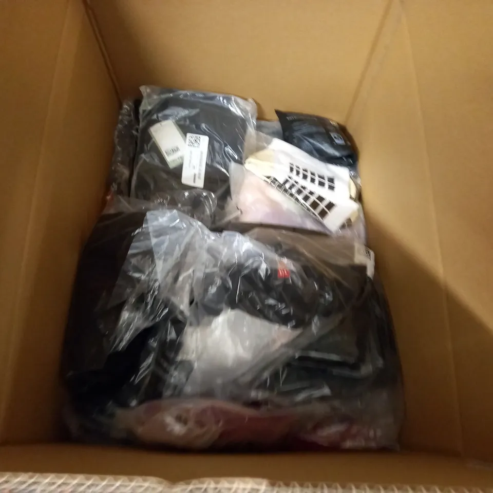 LARGE QUANTITY OF ASSORTED BAGGED CLOTHING ITEMS 