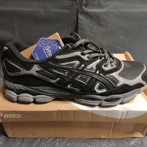 BOXED PAIR OF ASICS RUNNING SHOES – BLACK & GREY UK SIZE 10