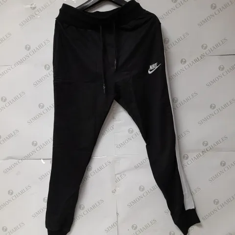 NIKE JOGGERS IN BLACK AND WHITE SIZE XL