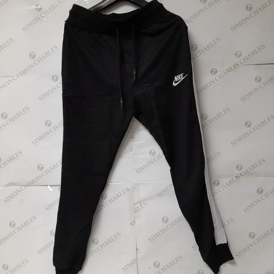 NIKE JOGGERS IN BLACK AND WHITE SIZE XL