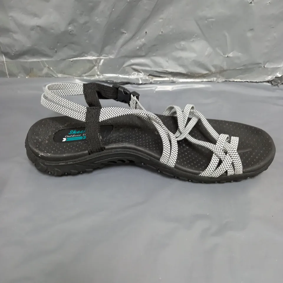 SKECHERS OUTDOOR LIFESTYLE SANDALS BLACK SIZE 8