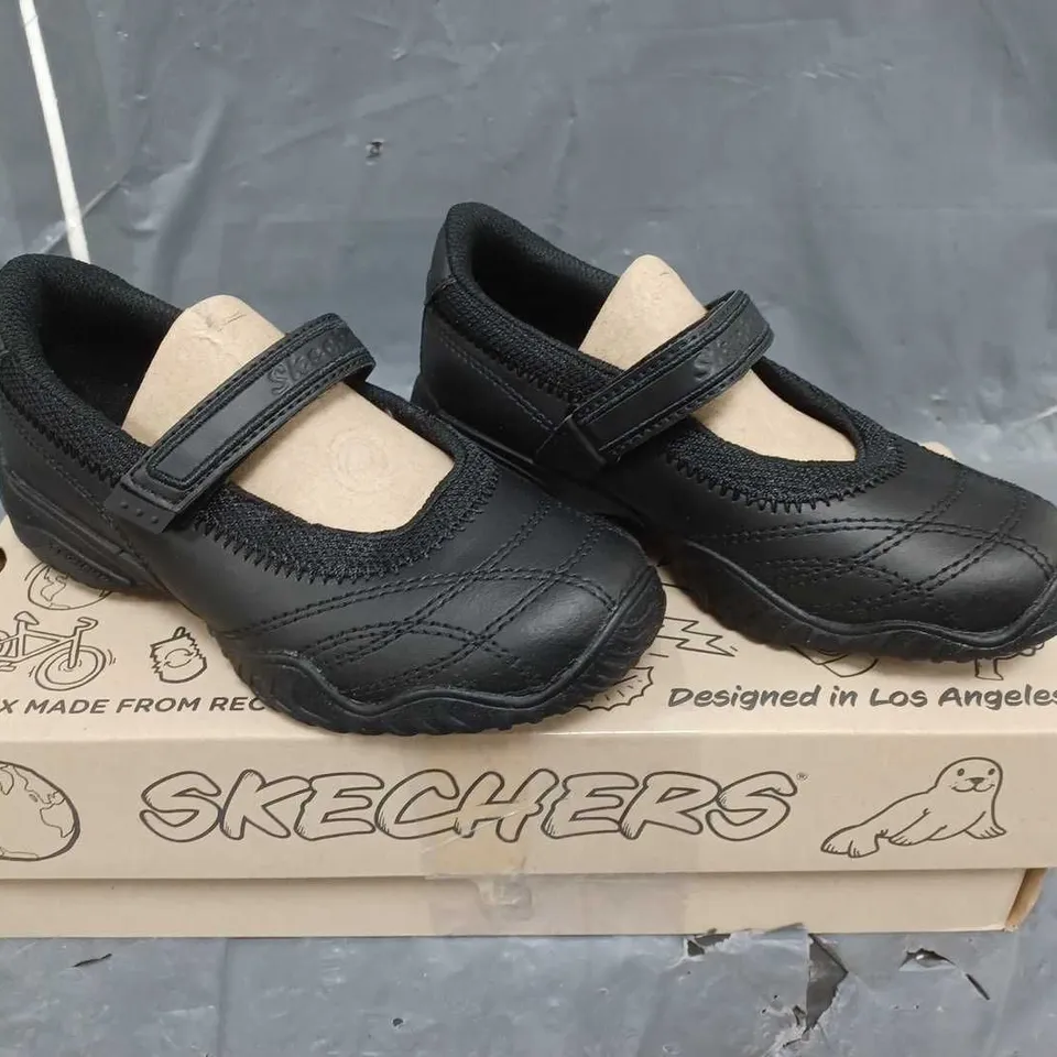 BOXED PAIR OF SKECHERS GIRLS VELOCITY SHOES - UK 10