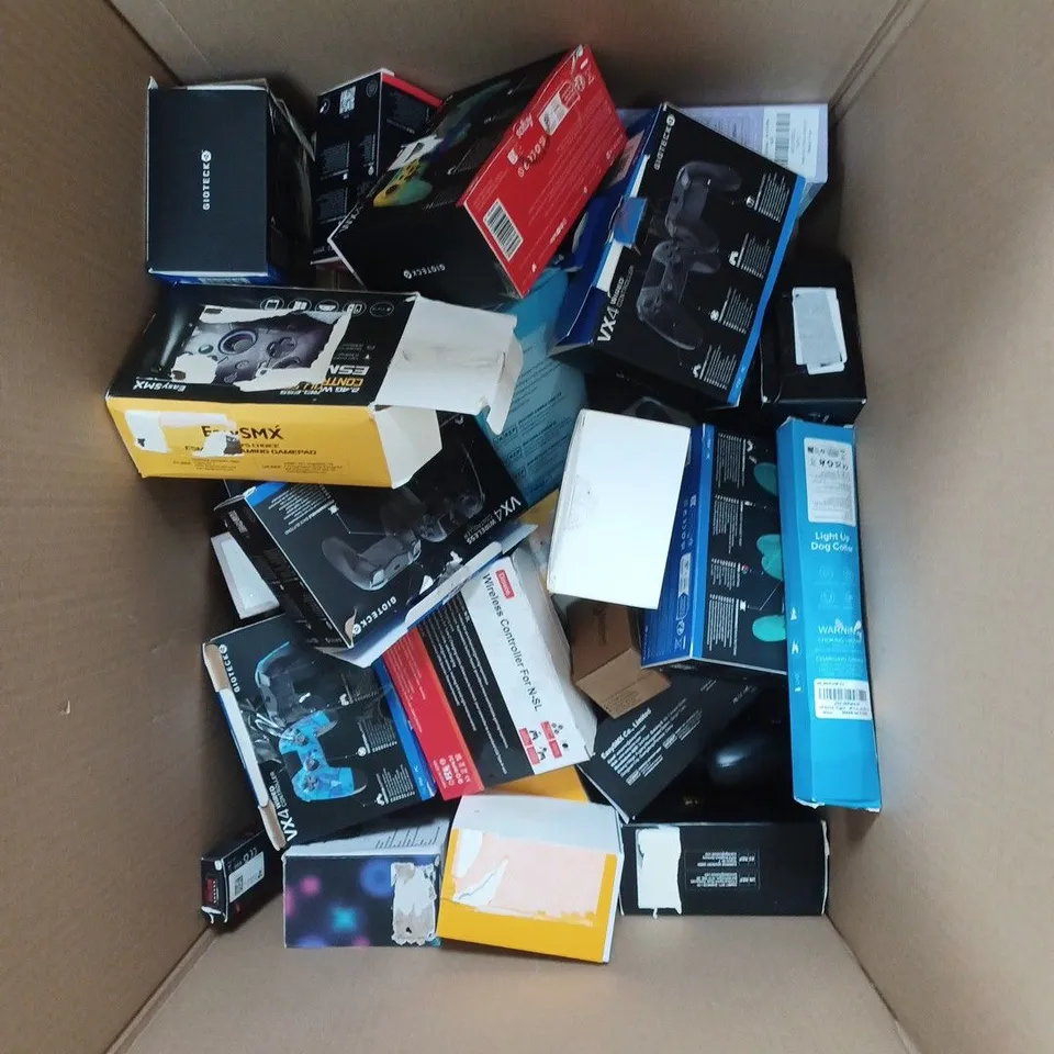 APPROXIMATELY 20 ASSORTED ELECTRICAL PRODUCTS TO INCLUDE CONSOLE CONTROLLERS, LED DOG COLLAR, TENS MASSAGER ETC 