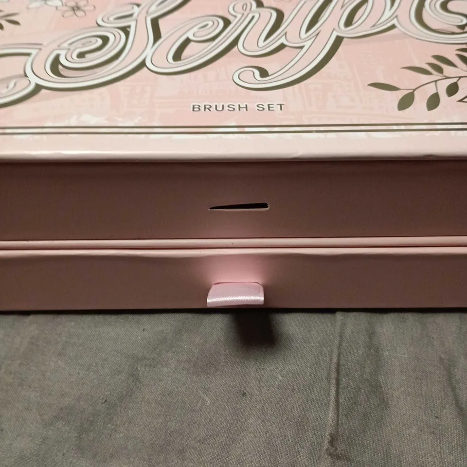 PLOUISE BLEND THE RULES BRUSH SET, BOXED