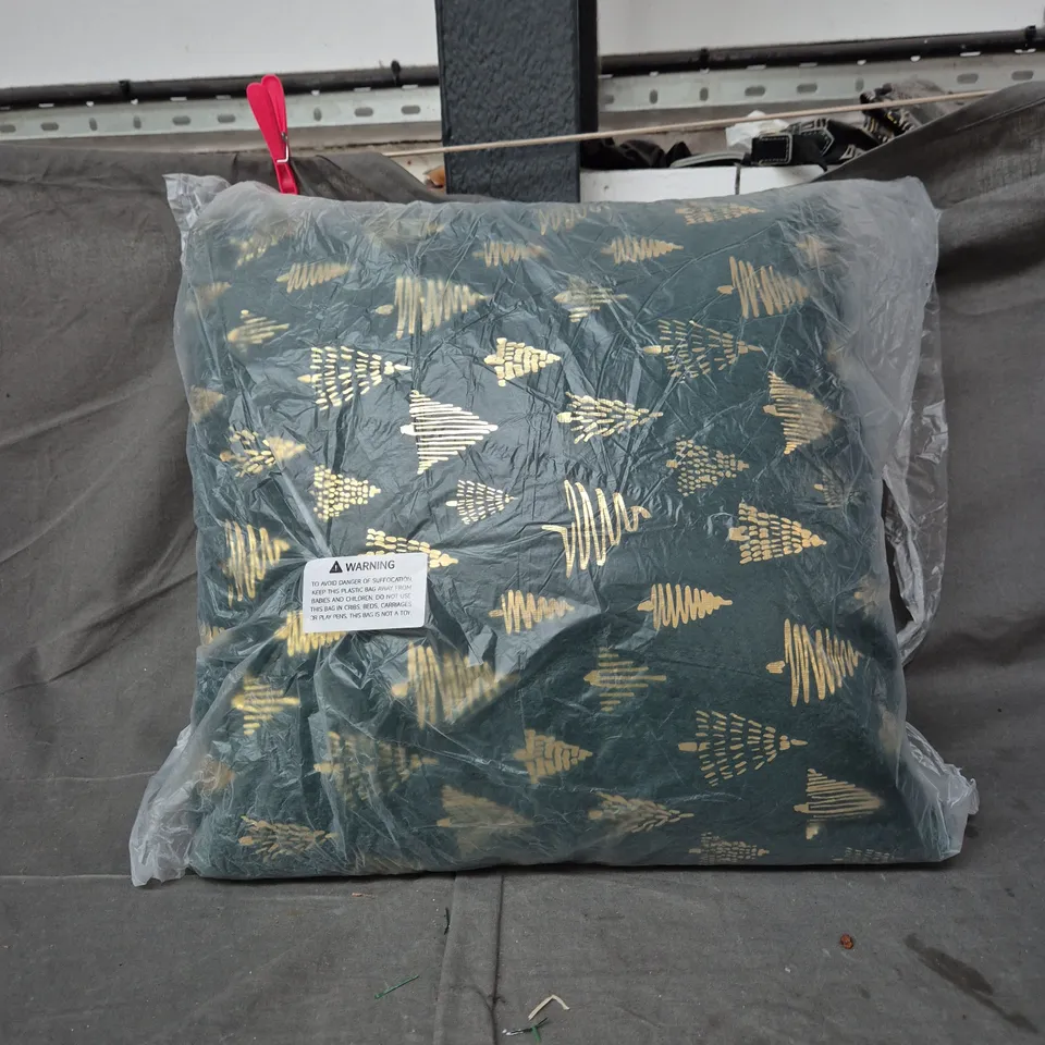 DECORATIVE CHRISTMAS CUSHIONS – TEAL AND WHITE WITH METALLIC GOLD PATTERN (SET OF 2)