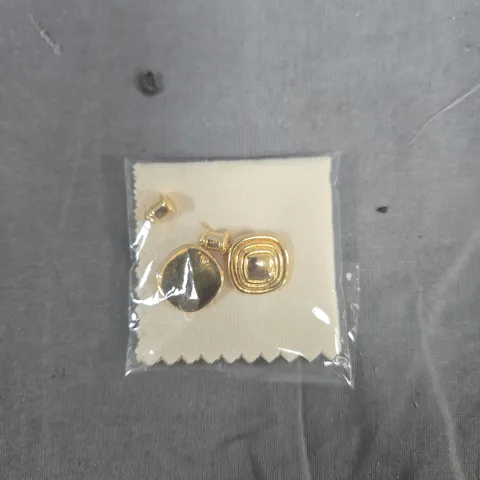 GOLD-TONE BUTTON STUD EARRINGS – SET OF 2 STYLES (ONE SIZE)