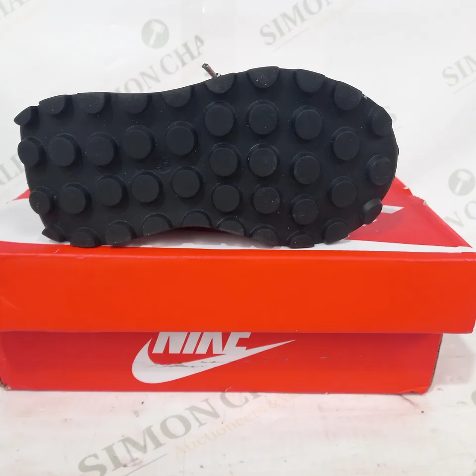 BOXED PAIR OF NIKE ORIGINALS BOOST KIDS SHOS IN BLACK/WHITE SIZE FR26