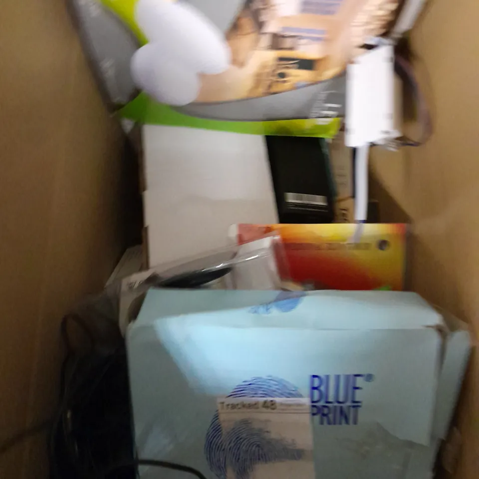 APPROXIMATELY 15 ASSORTED HOUSEHOLD PRODUCTS TO INCLUDE BLOWTORCH, BATTERY CASES, LED PANEL LIGHT ETC 