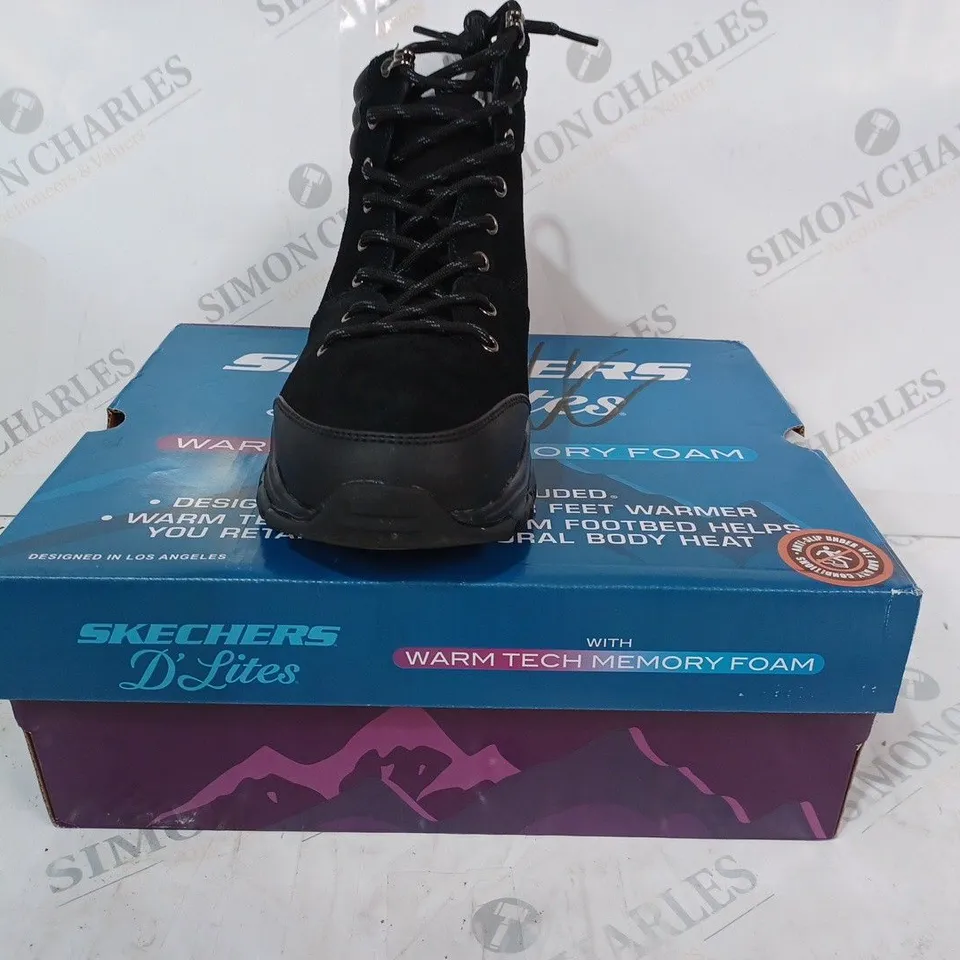 BOXED PAIR OF SKECHERS BOOTS IN BLACK SIZE 5