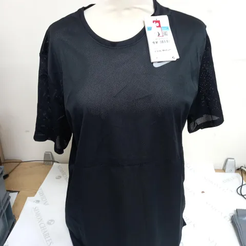 NIKE RUN BREATHE TOP IN BLACK - MED