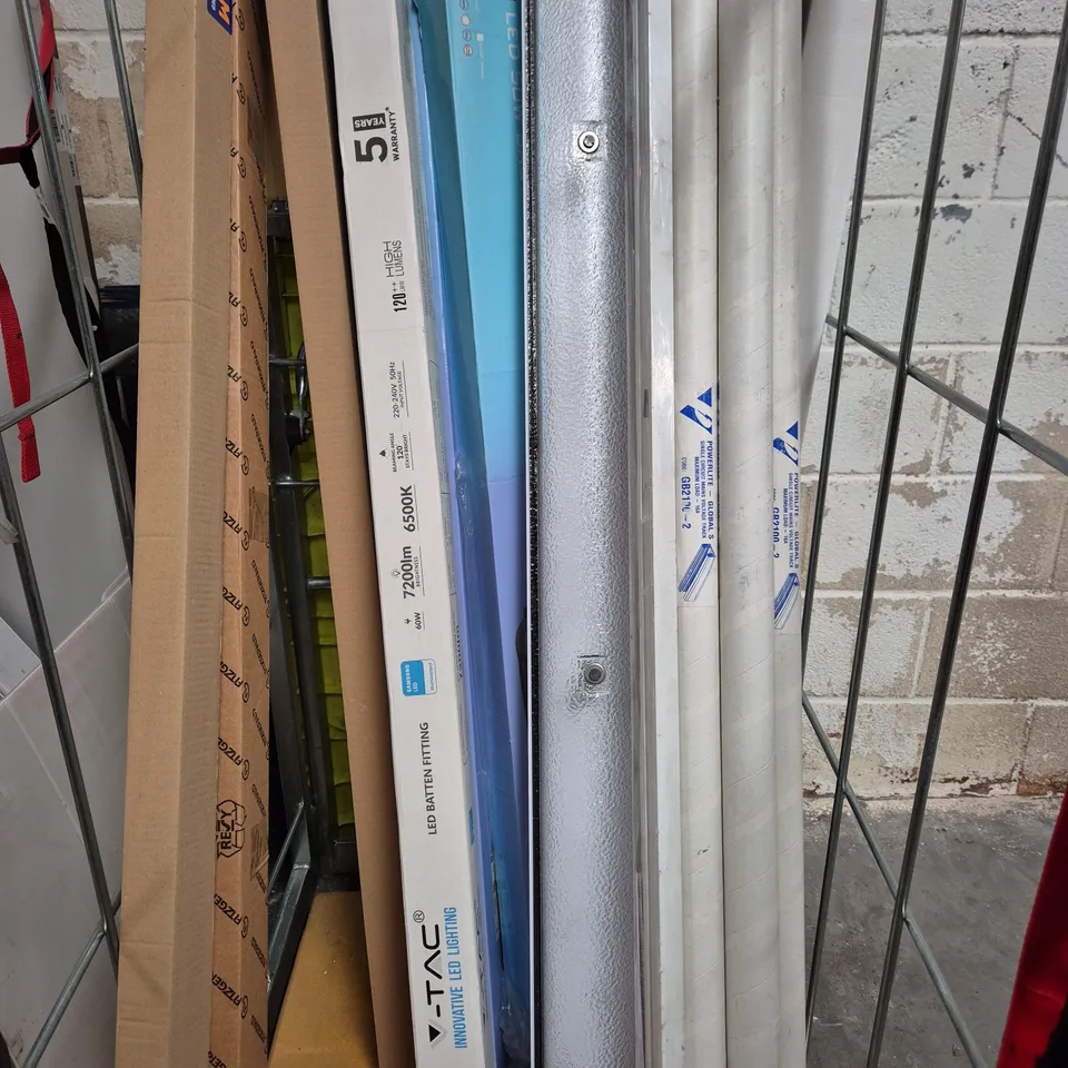 CAGE OF APPROXIMATELY 8 ASSORTED HOUSEHOLD ITEMS TO INCLUDE LED BATTEN FITTINGS, ETC - COLLECTION ONLY