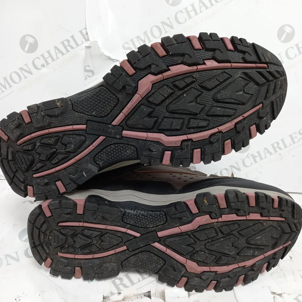 SKECHERS CHOCOLATE HIKING BOOTS SIZE 5.5