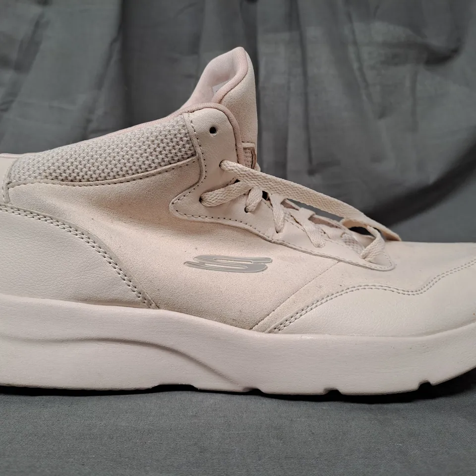 PAIR OF SKECHERS SHOES IN CREAM UK SIZE 7