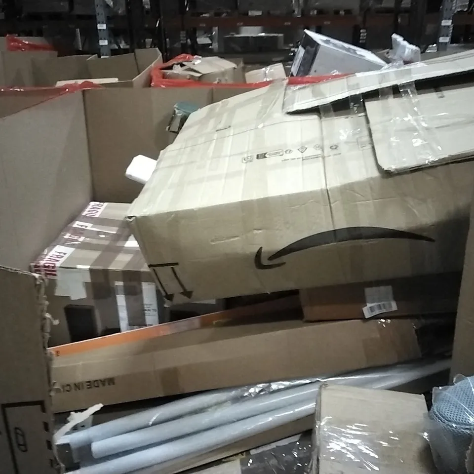 PALLET OF HOUSEHOLD ITEMS TO INCLUDE SHOWER MIXER SYSTEM, TELESCOPIC LADDER, SCOOTER RETRACTABLE SAFETY GATE AND OTHER ASSORTED ITEMS...