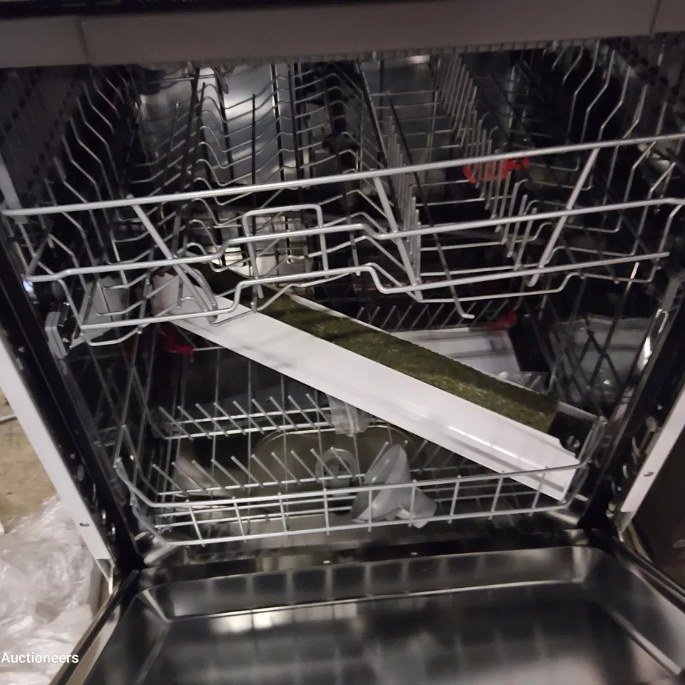 HISENSE WHITE FULL SIZE DISHWASHER 