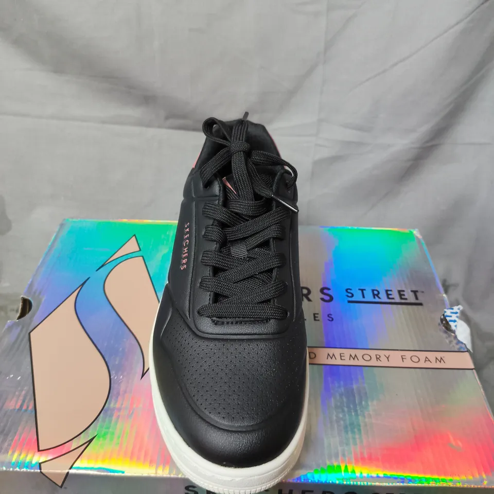 BOXED PAIR OF SKECHERS STREET LOS ANGELES SNEAKERS – SIZE 6