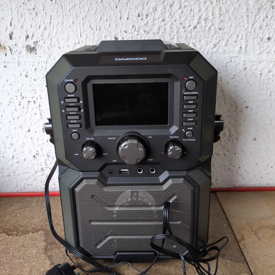 DAEWOO BLUETOOTH KARAOKE MACHINE WITH BUILT-IN 5 INCH LED DISPLAY – BOXED