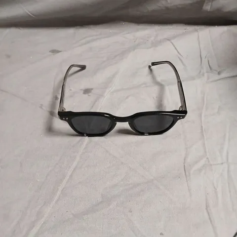 SIMPLIFY SUNGLASSES – BLACK FRAME 