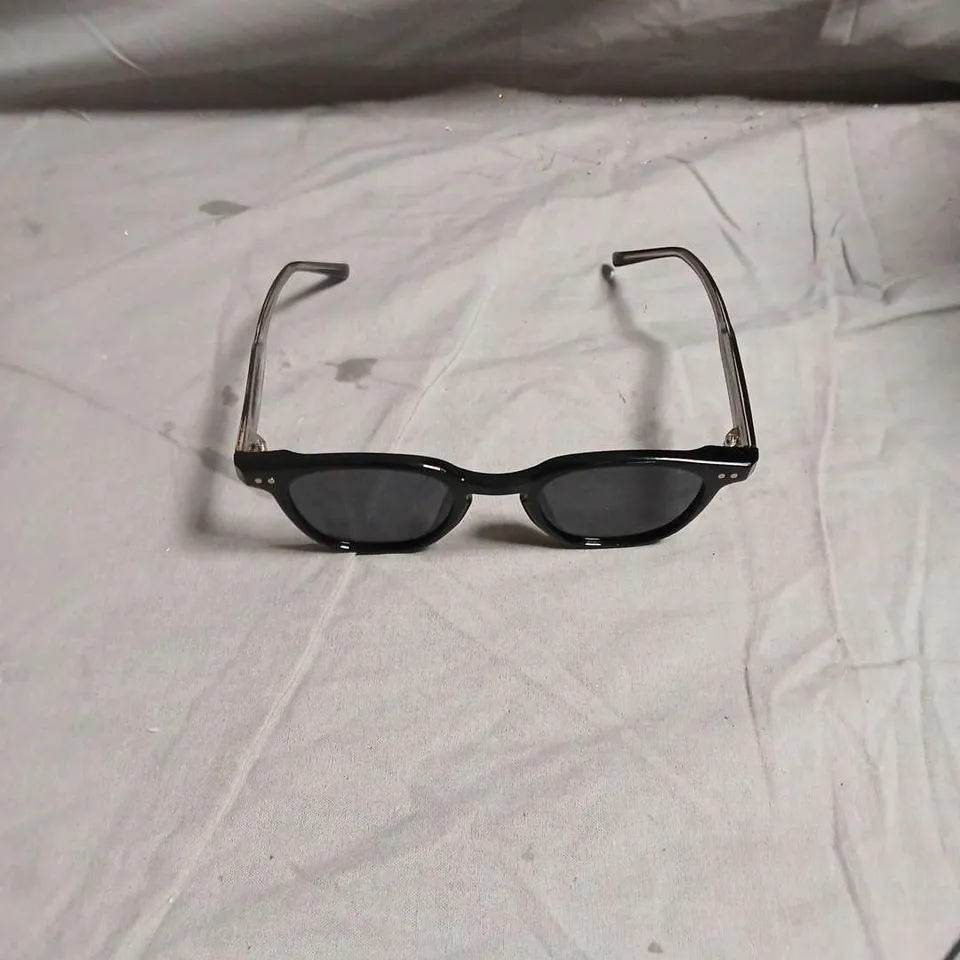 SIMPLIFY SUNGLASSES – BLACK FRAME