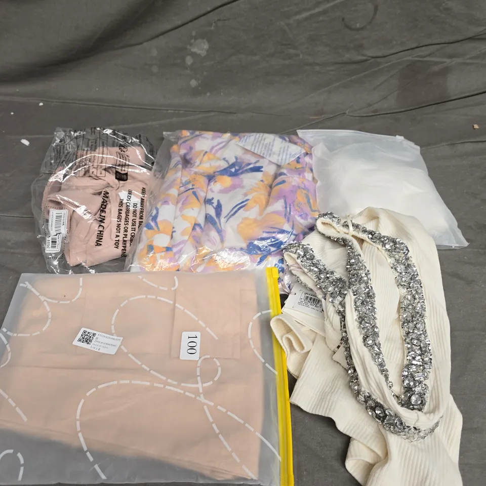 APPROXIMATELY 30 ASSORTED CLOTHING ITEMS IN VARIOUS SIZES, STYLES & COLOURS - COLLECTION ONLY 