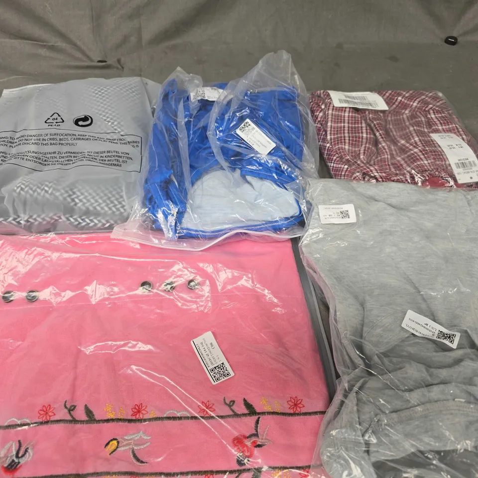 LARGE BOX OF APPROXIMATELY 20 ASSORTED CLOTHING ITEMS IN VARIOUS SIZES, STYLES AND COLOUR 