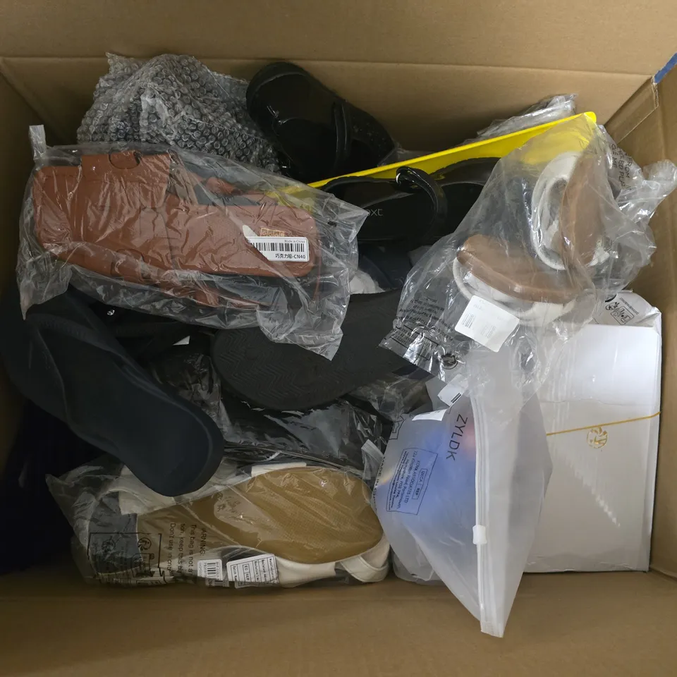 APPROXIMATELY 15 ASSORTED PAIRS OF SHOES AND FOOTWEAR ITEMS IN VARIOUS STYLES AND SIZES TO INCLUDE NEXT, ARCHIE, FASHION, ETC