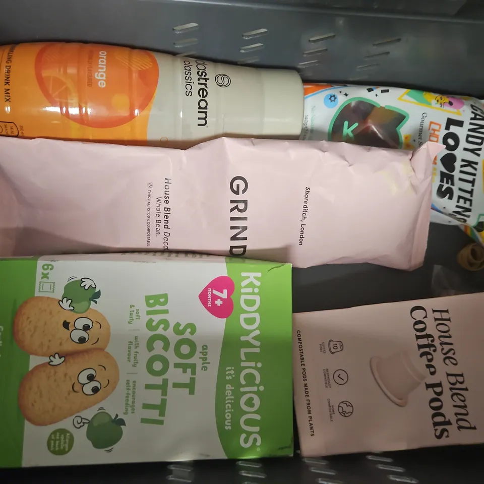 APPROXIMATELY 10 ASSORTED FOOD AND DRINK ITEMS TO INCLUDE OLD SPIKE COFFEE, APTAMIL, BIONA, ETC