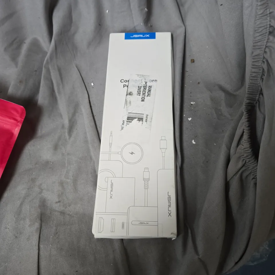 BOX OF APPROXIMATELY 12 ASSORTED ELECTRICAL ITEMS INCLUDING TP LINK , POWER LEADS AND PS5 CABLE 