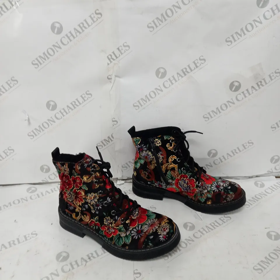 RIEKER LACE UP BOOT MULTI FLORAL PATTERN BOOT - SIZE 5 UNBOXED 