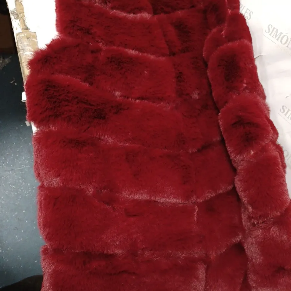 APPROXIMATELY 5 CLOTHING INCLUDING: SLEEVLESS FUR JACKETS BY FRANK USHER (ALL OF DIFFERENT SIZES AND COLOURS)