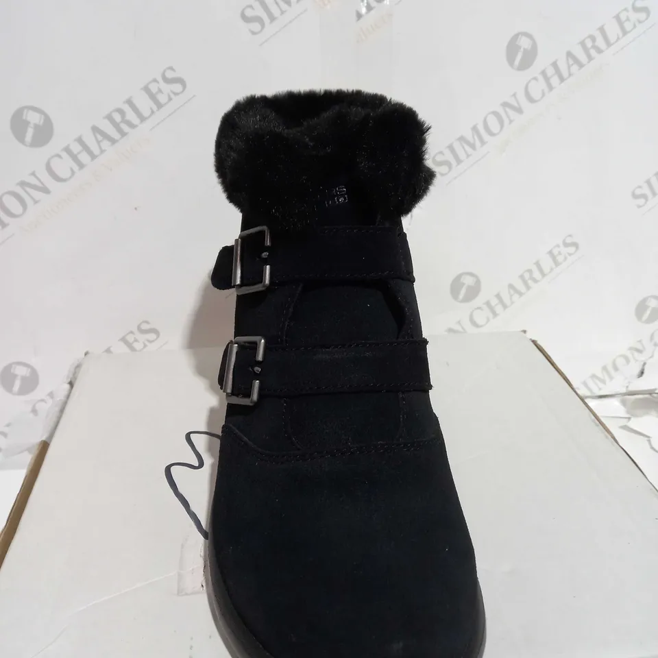 BOXED PAIR OF SKECHERS WINTER ON THE GO FAUX FUR TRIM BOOTS, BLACK - SIZE 5.5