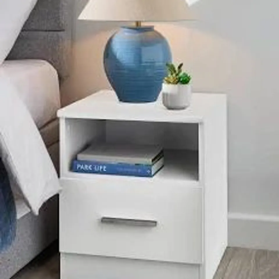 BOXED PANAMA 1 DRAWER BEDSIDE CABINET - WHITE (1 BOX)