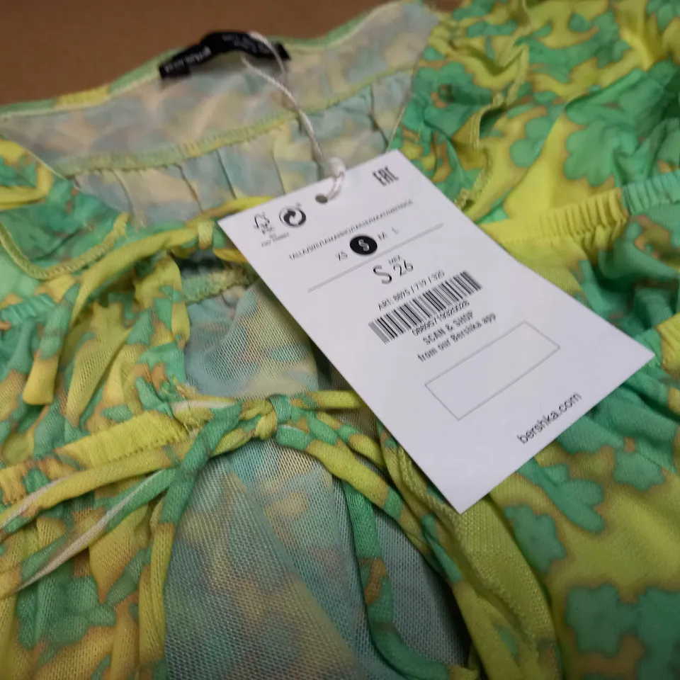 BERSHKA YELLOW/GREEN STATEMENT CROPPED TOP - SMALL