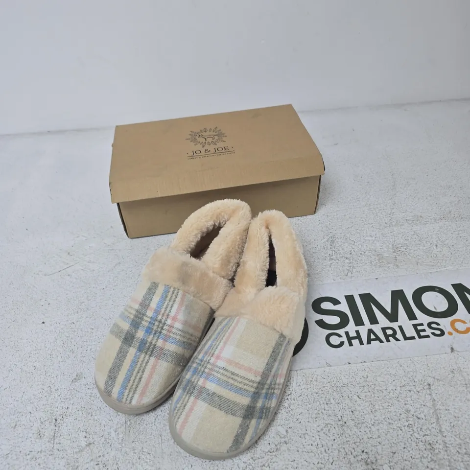 JO & JOE HERITAGE OATMEAL SLIPPERS – UK SIZE 8