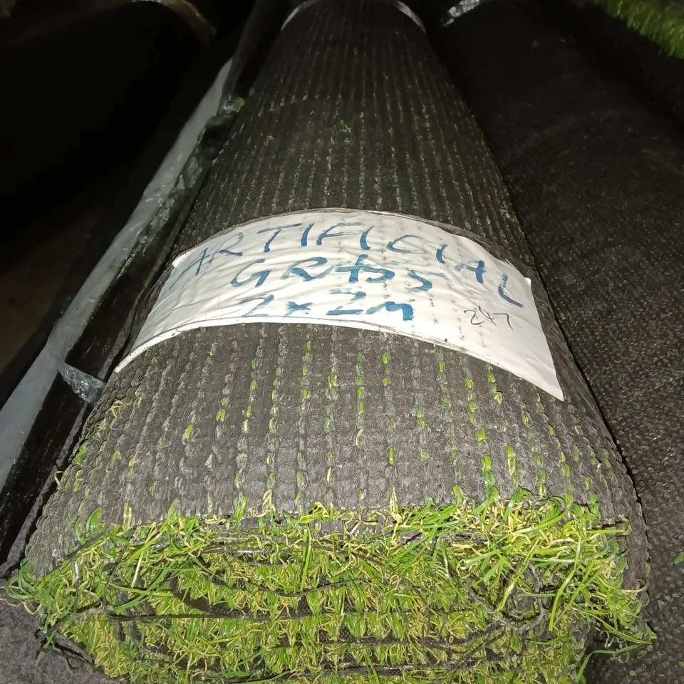 ROLL OF ARTIFICIAL GRASS - 2 X 2M