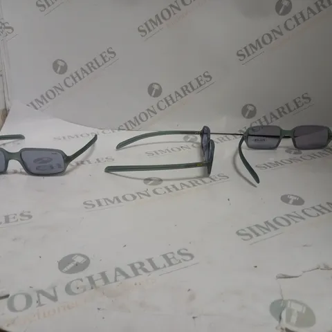 BOX OF APPROX 5 PAIRS OF POLICE 1389 SUNGLASSES.
