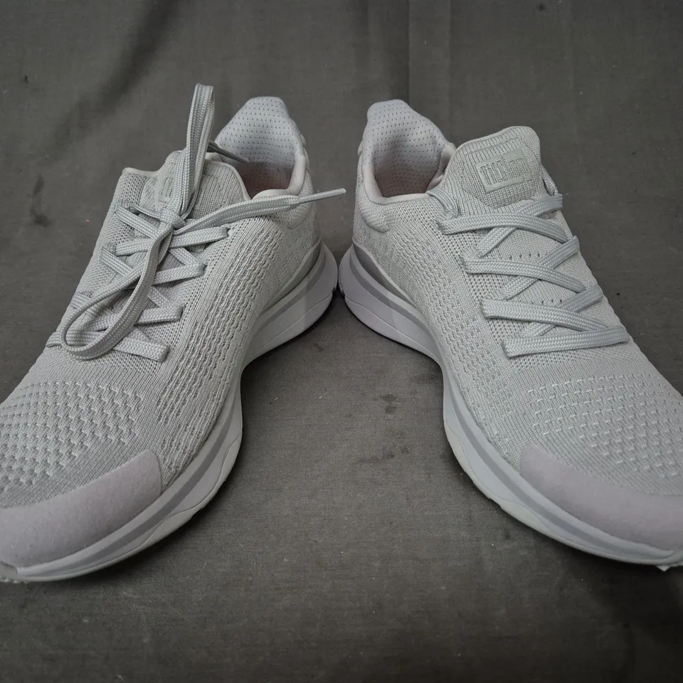 BOXED PAIR OF FITFLOP VITAMIN FFX KNIT SPORTS SNEAKERS IN GREY UK SIZE 4