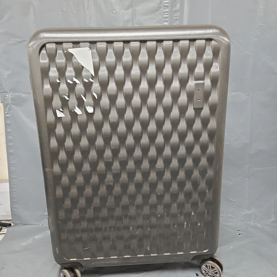 UNBRANDED 2 SET HARDSHELL 8 WHEEL SUITCASES IN LIGHT GREY