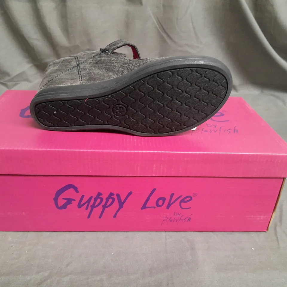 LOT OF 12 GUPPY LOVE LADIES WEDGE SHOES GREY/PINK ASSORTED SIZES