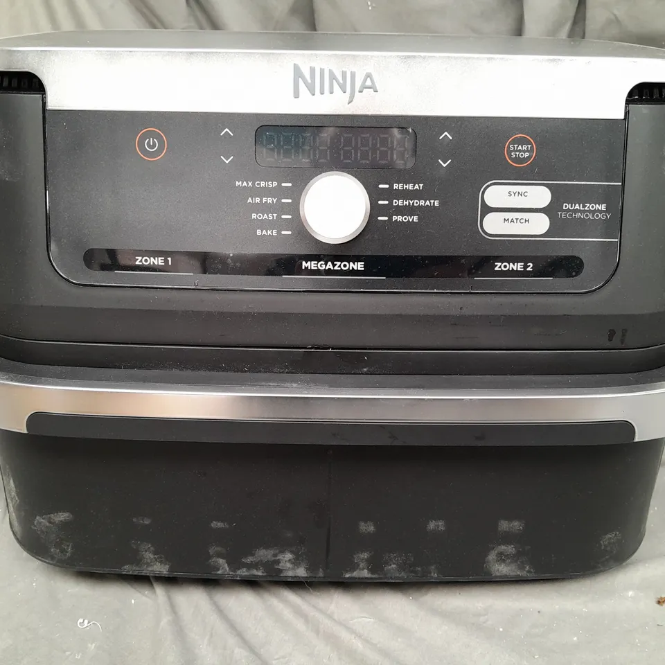 BOXED NINJA 10.4L FOODI FLEXDRAWER DUAL AIR FRYER IN BLACK AF500UK