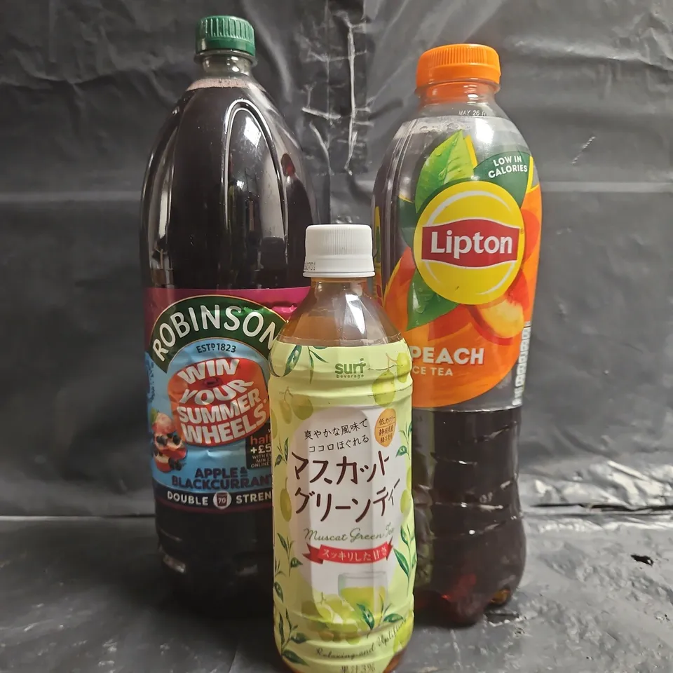 APPROXIMATELY 5 ASSORTED FOOD AND DRINK ITEMS TO INCLUDE LIPTON, ROBINSONS, ETC