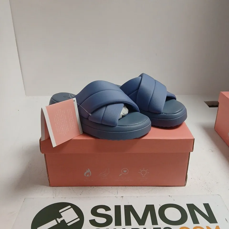 BOXED DR LIGHTFOOT MIA PALE BLUE SLIDERS SIZE 3