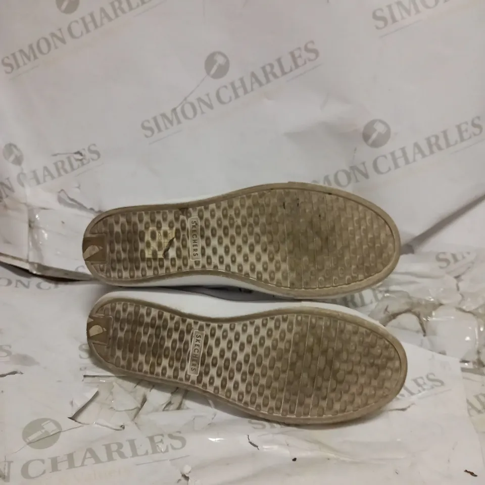 PAIR OF SKECHERS STRETCH LACE WHITE TRAINERS - SIZE 4.5