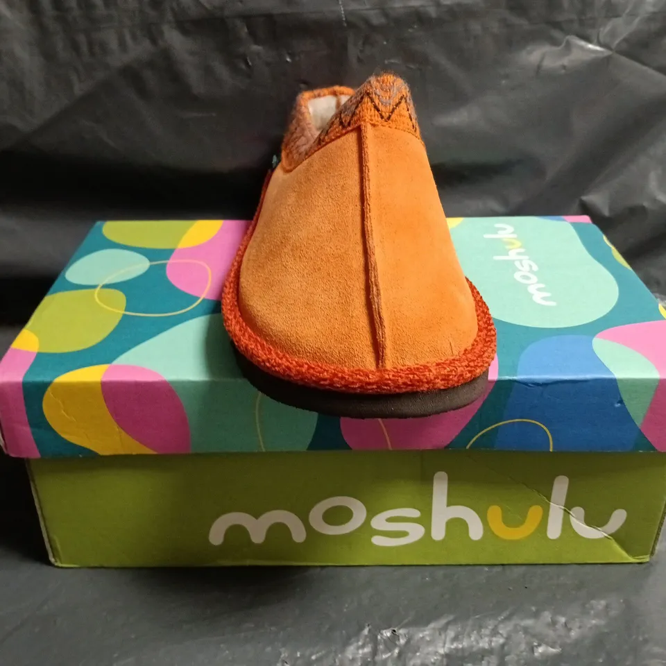 BOXED PAIR OF MOSHULU SLIP-IN SHOES IN ORANGE SIZE UK 6