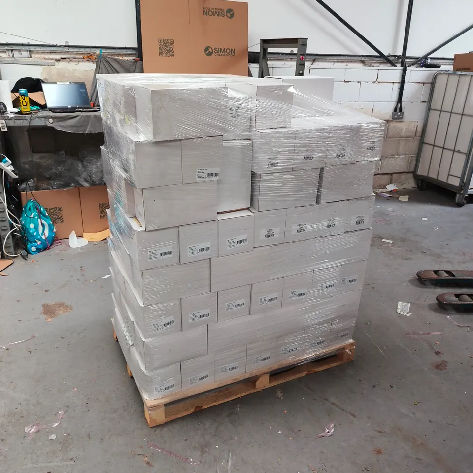 PALLET CONTAINING LARGE QUANTITY OF (APPROX 130 BOXES, 12 PACKS PER BOX) CHRISTMAS THEMED PAPER NAPKINS - COLLECTION ONLY