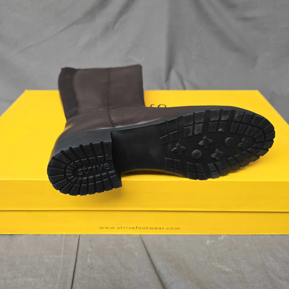 BOXED PAIR OF STRIVE BLOOMSBURY BOOTS IN CHOCOLATE - 7