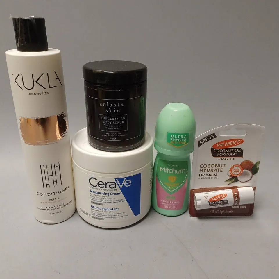 BOX OF APPROX 15 ASSORTED HEALTH AND BEAUTY ITEMS TO INCLUDE - CERAVE MOISTURSING CREAM - PALMERS COCONUT HYDRATE LIP BALM - MITCHUM WOMENS DEODRANT ETC