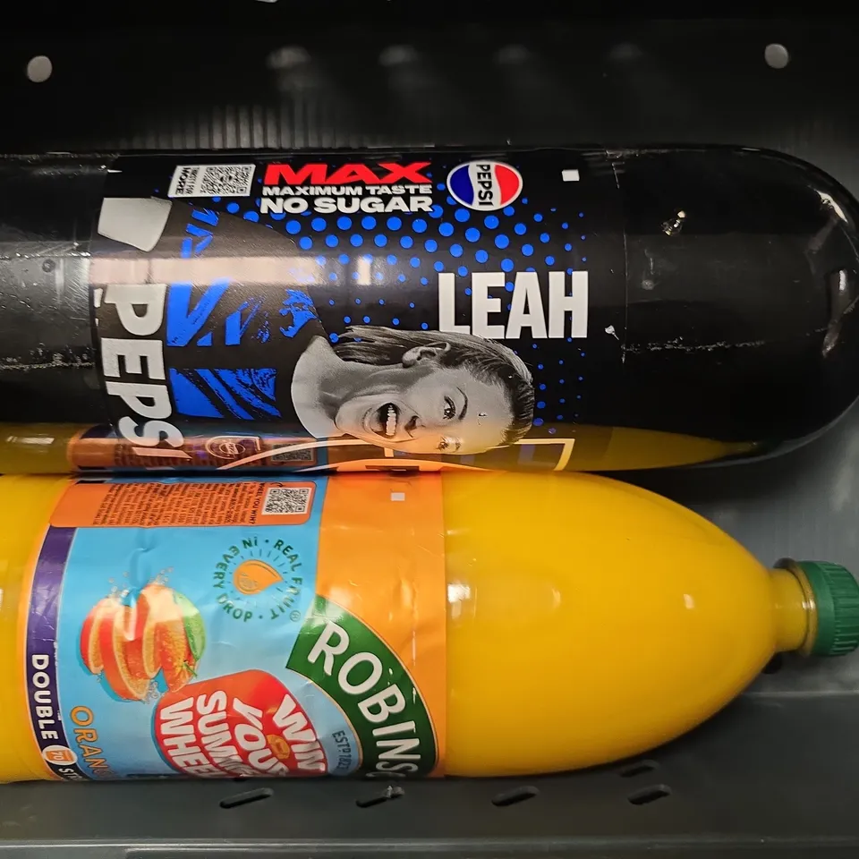APPROXIMATELY 6 ASSORTED DRINKS ITEMS TO INCLUDE - PEPSI MAX , VOLVIC , ROBINSONS FRUIT CREATIONS ETC
