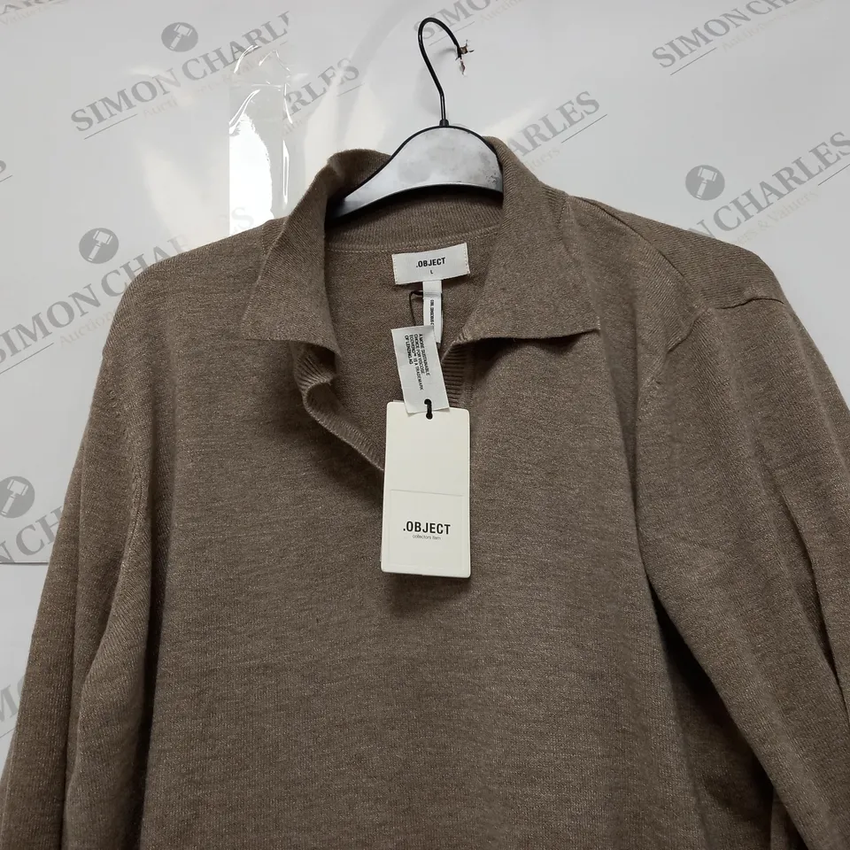 OBJECT V-NECK KNIT POLO TOP IN SANDY BROWN - LARGE